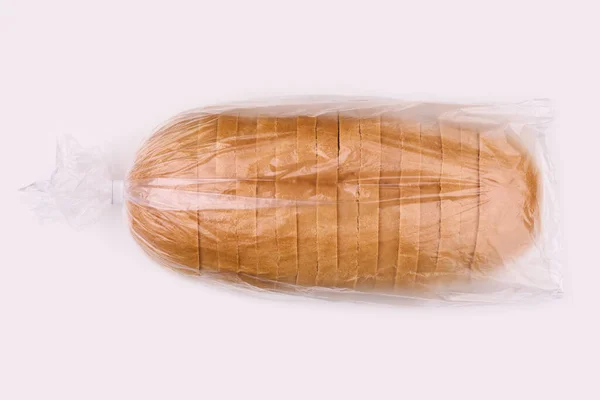 Τεμαχισμένο Καρβέλι Σιταριού Απομονωμένο Λευκό Κομμένο Ψωμί Πλαστική Σακούλα — Φωτογραφία Αρχείου