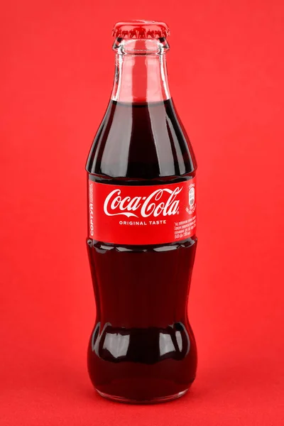 Dnjoekel Oekraïne 2022 Blik Coca Cola Met Witte Ondergrond Coca — Stockfoto