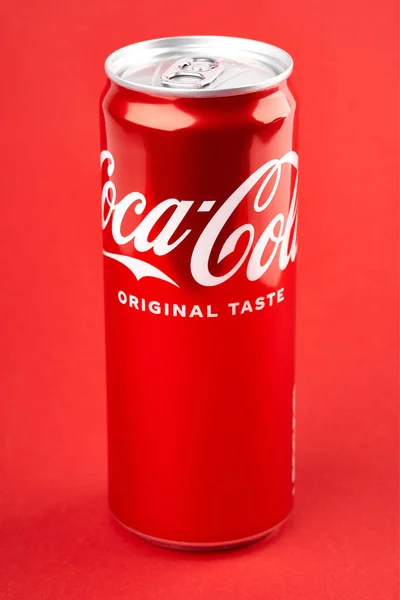 Dnjoekel Oekraïne 2022 Blik Coca Cola Met Witte Ondergrond Coca — Stockfoto