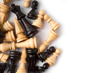 Dama, piyon, at, kale, fil, vezir ve papaz olan klasik satranç tahtası, siyah ve beyaz renkler. Fikirler, rekabet ve strateji için satranç tahtası oyunu, iş başarısı konsepti.