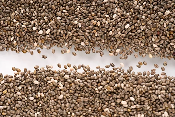 Beyaz Arkaplan Ile Izole Chia Tohumları Sağlıklı Chia Tohumları Yığını — Stok fotoğraf