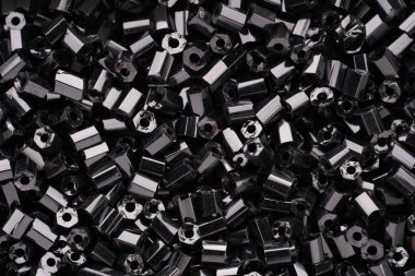 Boncuklar. Küçük dekoratif nesnelerle kusursuz desen. İnci yığını. Mücevherler.