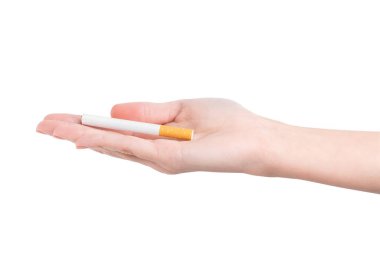 Beyaz arka planda sigara içen bir kadın eli. Sigara içmekten zarar geldi.. 