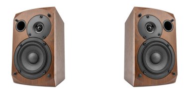 Beyaz arka planda müzik hoparlörleri. Ses teknisyeni. Ev eğlencesi için kitaplık hoparlör sistemi.