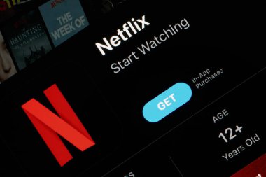 Netflix, küresel bir dizi ve film sağlayıcısıdır. Dizüstü bilgisayardaki Netflix logosu. Netflix uluslararası bir abonelik hizmetidir. 2021.11.30 Ukrayna, Dnipropetrovsk. 