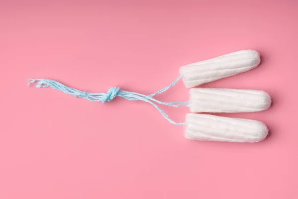 Tampão Feminino Médico Fundo Rosa Tampão Branco Higiénico Para Mulheres — Fotografia de Stock
