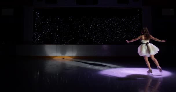 Ice Skater Gorgeous Girl Empty Dark Ice Rink Figure Skating — 图库视频影像