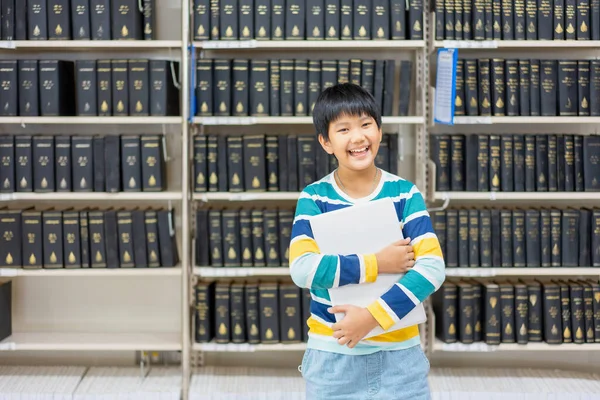 Portret Van Aziatische Schooljongen Casual Shirt Met Laptop Computer Openbare — Stockfoto