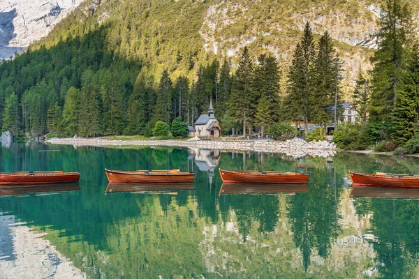 Amazing Sunrise View Lago Braies Pragser Wildsee Wooden Boats One — Stock Photo, Image