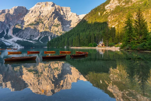 Amazing Sunrise View Lago Braies Pragser Wildsee Wooden Boats One Stockbild