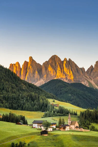 Sunrise Scene Landscape Santa Maddalena Church Dolomites Funes Valley South — Fotografia de Stock