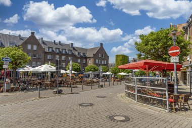 WESEL, ALMANY - 19 Mayıs 2022: Wesel sokakları, ilkbaharda Nordrhein-Westfalen kasabası