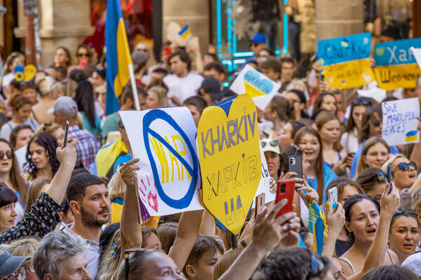 МУНСТЕР, ГЕРМАНИЯ - 24 августа 2002 года: Украинцы празднуют День Независимости на улицах и площадях многих европейских городов 