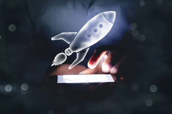 Een Raket Bovenop Telefoon Startup Concept — Stockfoto