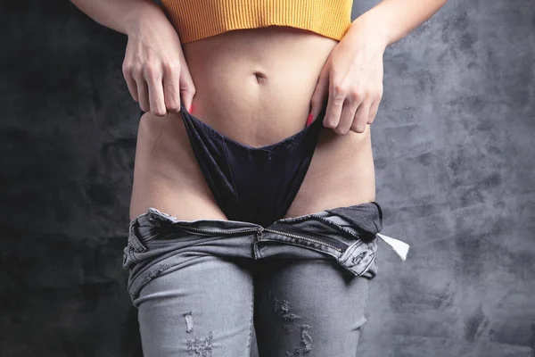 Mladá Žena Sexy Pózování Kalhotky — Stock fotografie