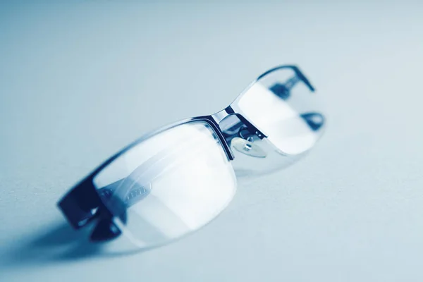 Optische Brille Auf Blauem Tisch — Stockfoto