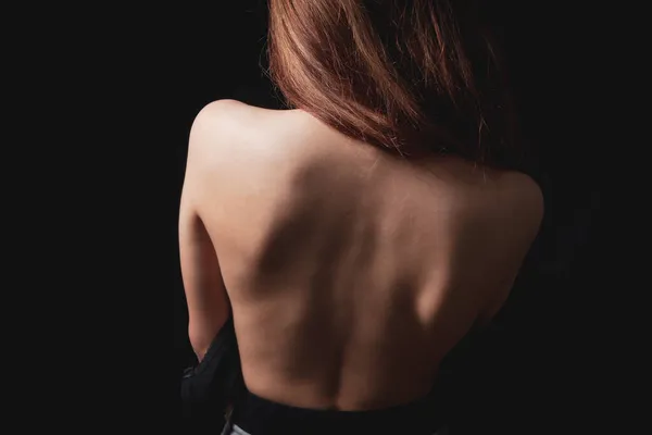 Mujer Joven Para Con Espalda Desnuda — Foto de Stock