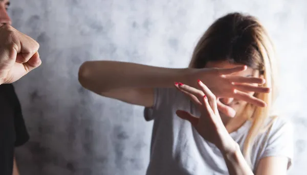 Marido Quer Bater Mulher Violência Doméstica — Fotografia de Stock