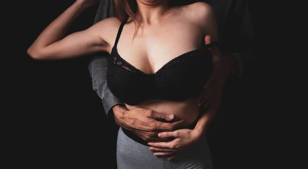 Чоловік Сексуально Обійняв Жінку Бюстгальтерах Позаду — стокове фото