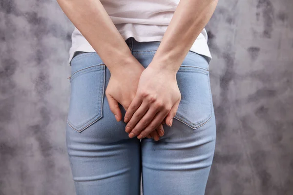 Woman Holding Ass Hemorrhoids Concept — Fotografia de Stock