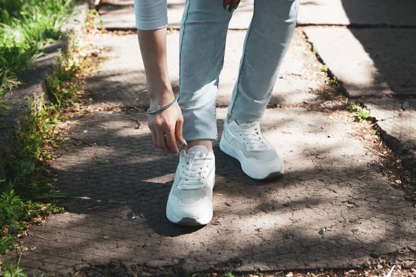 Woman Straightens Shoelaces Park — Stockfoto