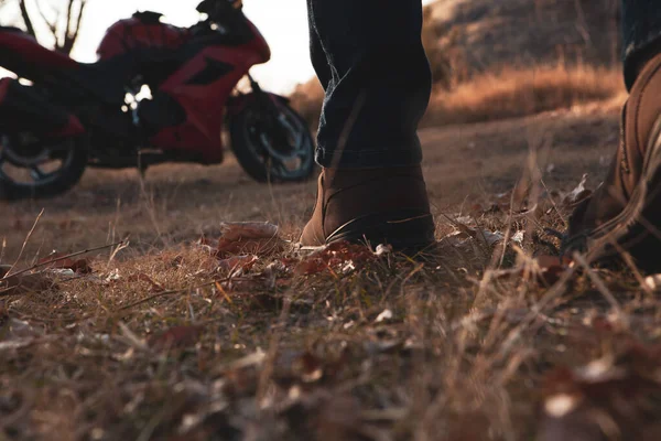 Man Goes Motorcycle — Stockfoto