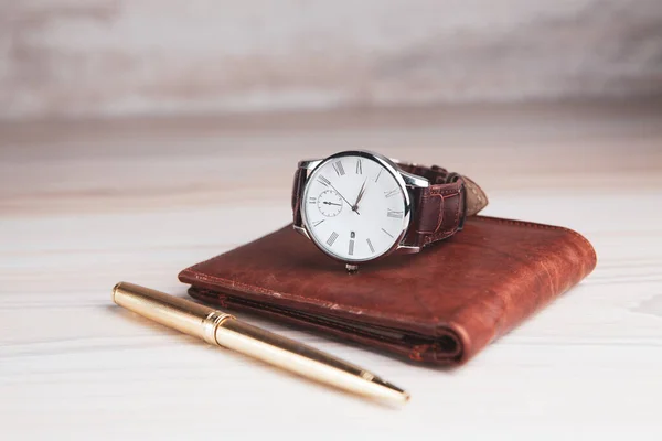 Wrist Watch Pen Wallet Table — 스톡 사진
