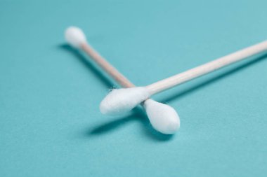 Mavi arkaplanda pamuk örnekleri