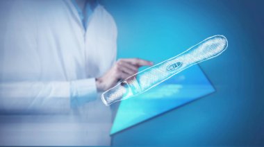 Elle çizilmiş hamilelik testi. Doktor elinde bir tablet tutuyor.