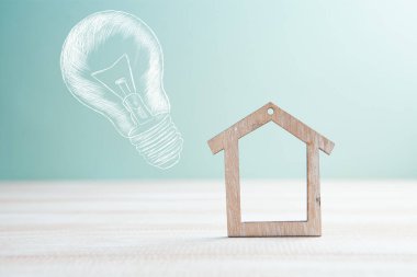 boyalı ampul ve küçük ev