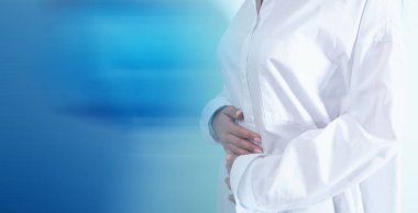 genç bir kız bir mide ağrısı vardır