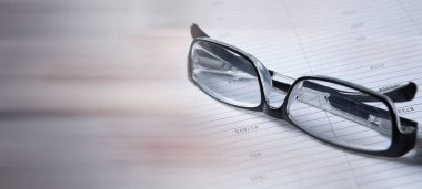 Masaüstü kağıdı ve gözlüklerinde