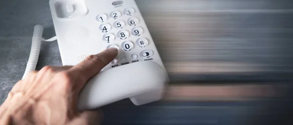 Hand Houden Van Een Home Telefoon Ontvanger — Stockfoto