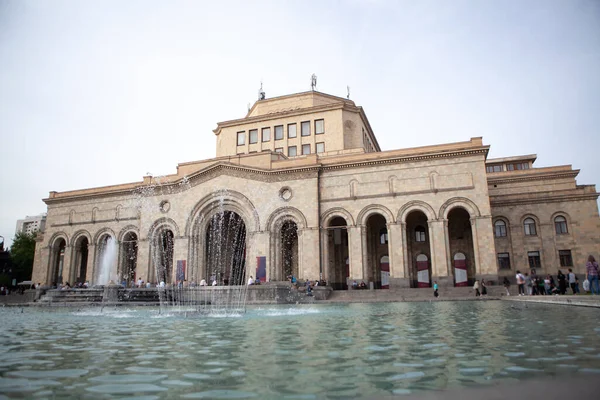 Главная Площадь Армении Фонтанами — стоковое фото