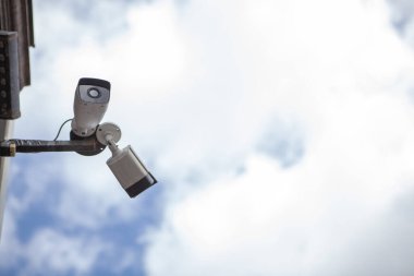 Duvardaki güvenlik kameraları