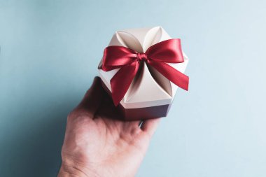 Tatiller, kutlamalar ve erkekler konsepti.