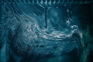 Arkaplan olarak renkli yosunlu gri kaya