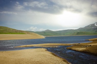 Dağlarda güzel bir gün batımı