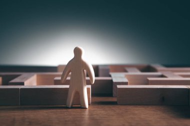 man labyritos way out of problems