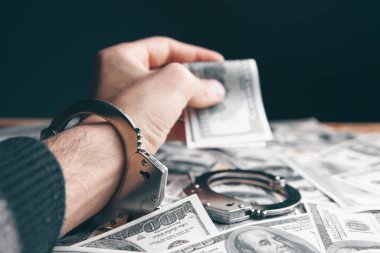 Para ve kelepçe rüşveti