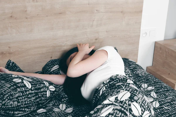 Menina Deprimida Não Pode Dormir Até Tarde Noite Cansado — Fotografia de Stock