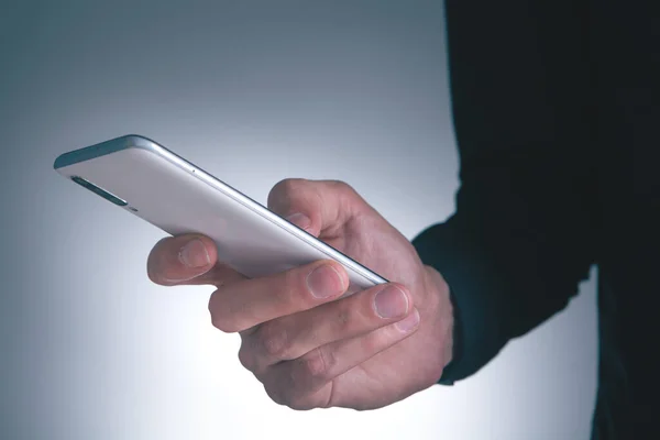 Hombre Usando Teléfono Móvil — Foto de Stock