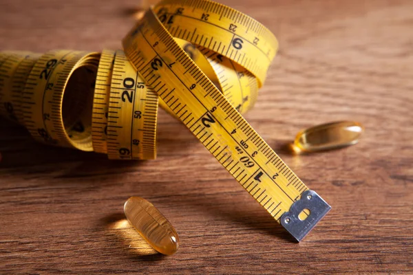 Diyet hapları ve ölçüm bandı