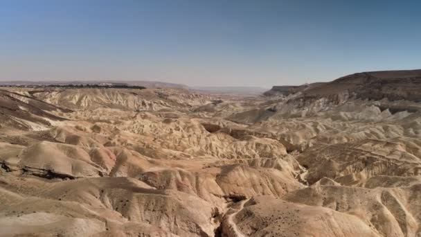 Israel desierto del aire. Desierto Montañas Rocosas Aerial Wadi Nekarot drone shot, Negev desert, Israel — Vídeo de stock