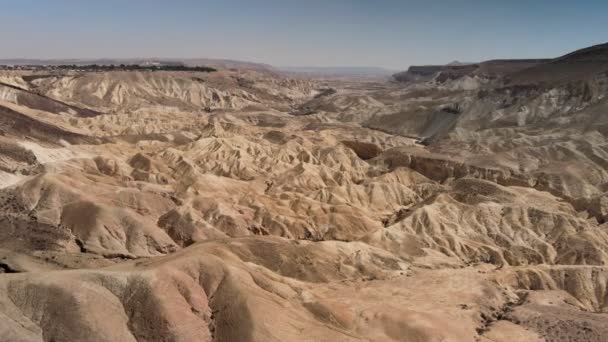 Deserto Montanhas Rochosas aérea Wadi Nekarot drone shot, deserto de Negev, Israel — Vídeo de Stock