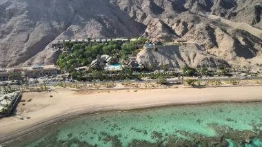 İsrail, Eilat 'taki Orchid Otel ve Tatil Köyü. Eilat, İsrail' in en güney ucundaki tatil köyü.