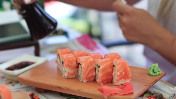 Restaurante japonés menú de comida de mar. Mariscos. Alimentación saludable, dieta, concepto de dieta — Vídeo de stock