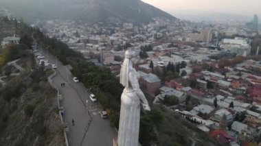 Anne Gürcistan Tiflis heykeli