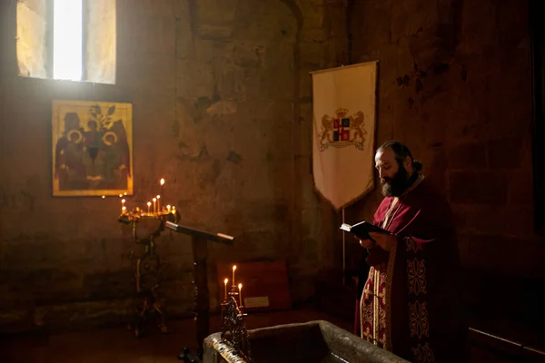 Mtskheta Geórgia Outubro 2021 Oração Manhã Pessoas Interior Catedral Ortodoxa — Fotografia de Stock