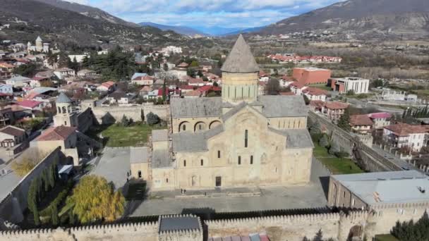 Gammal Svetitskhoveli katedral, georgiansk arkitektur Tbilisi heritage tourism — Stockvideo